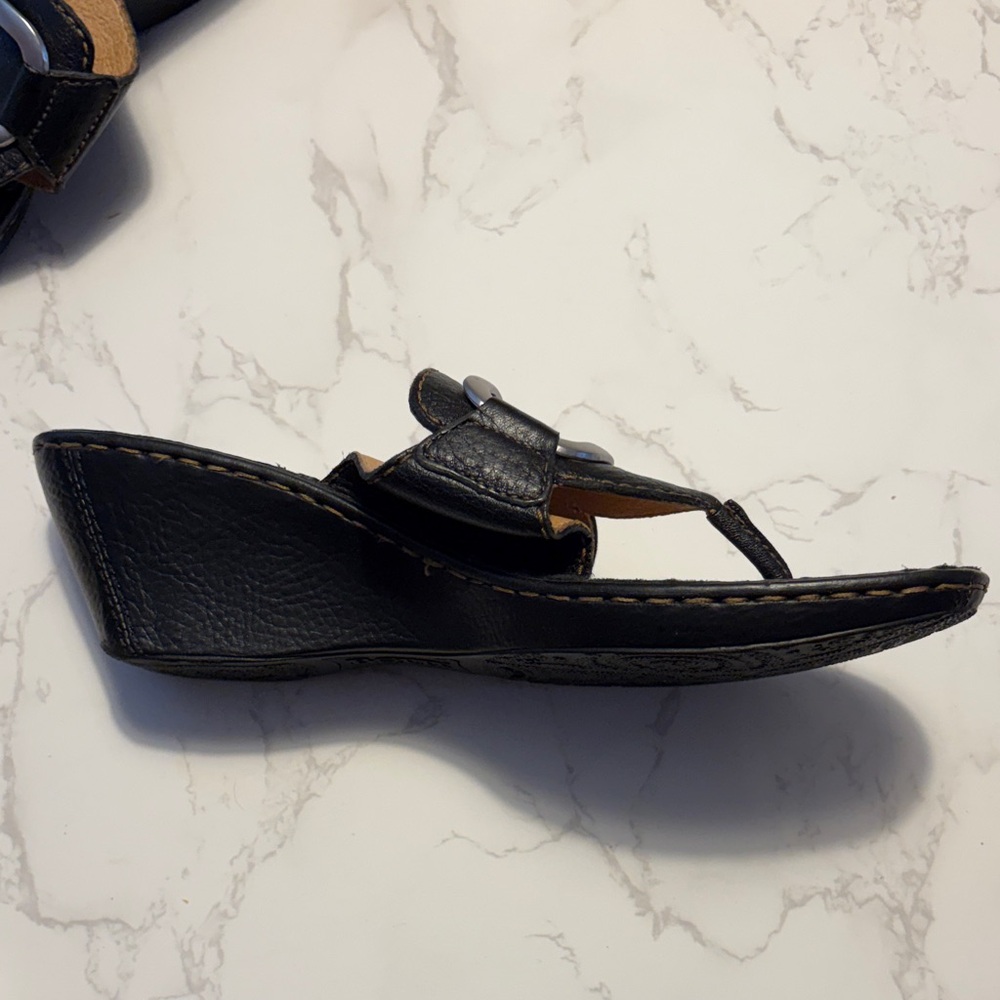 Born size 10 Black Leather Buckle Thong Sandals women’s - Picture 3 of 11